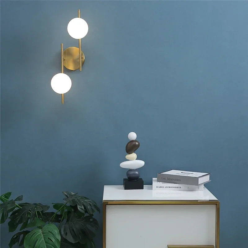 Applique Murale LED Dorée – Boules Verre Opalin G9