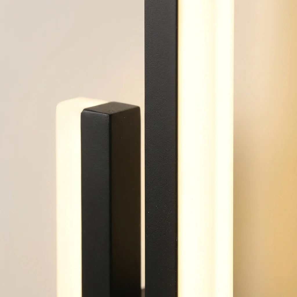 Diffuseur acrylique et barre en métal noir de l'applique vus de près