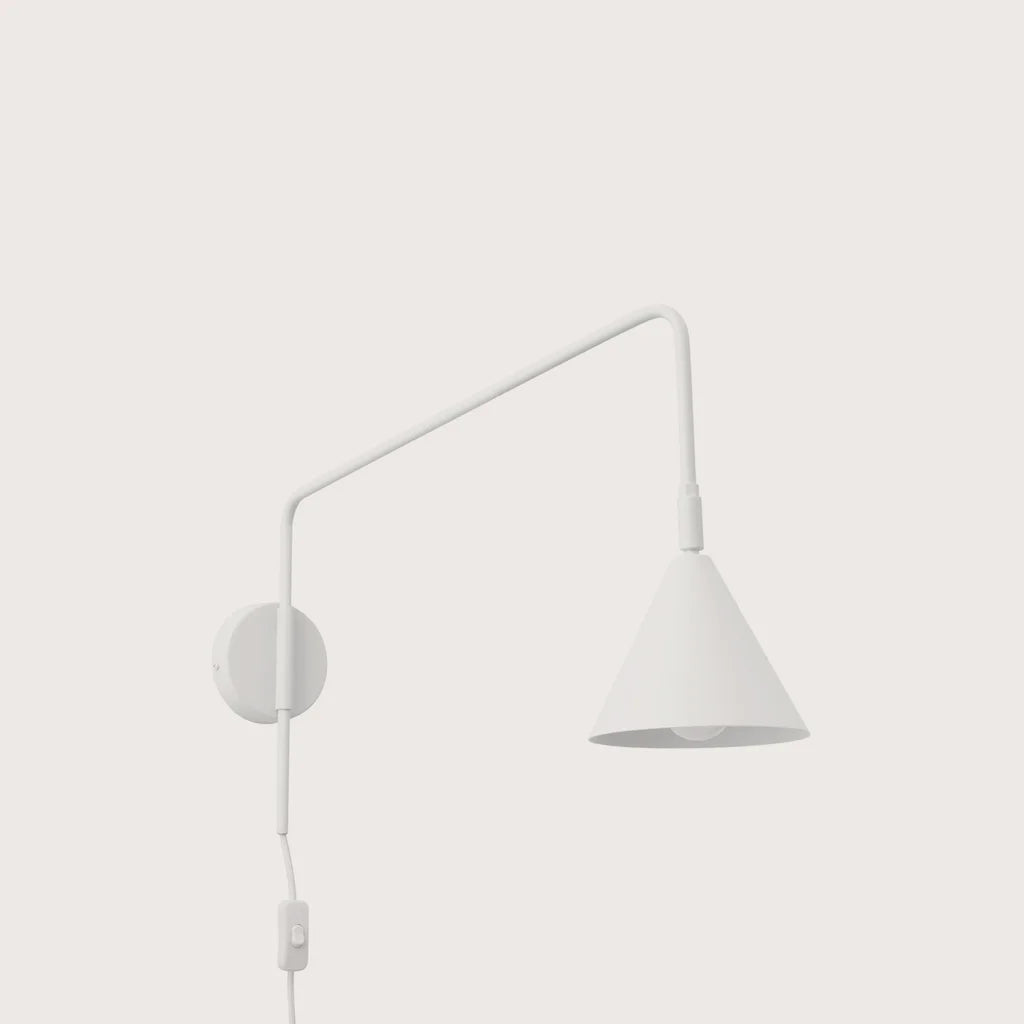Applique liseuse à long bras et abat-jour conique, coloris blanc (1 lumière – sans interrupteur)