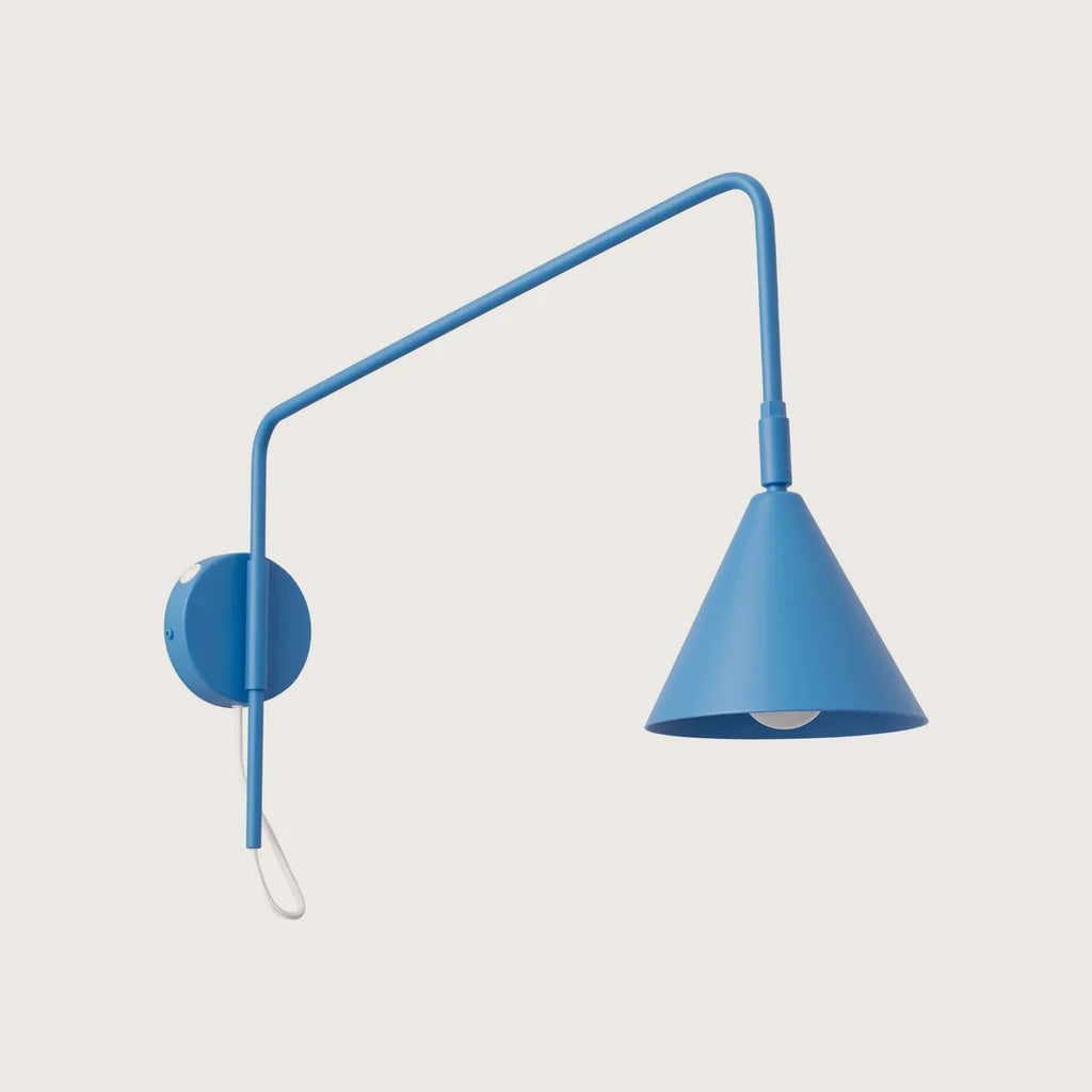 Applique liseuse à long bras et abat-jour conique, coloris bleu clair (1 lumière – avec interrupteur)