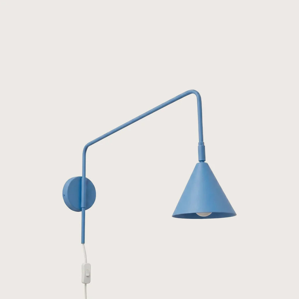Applique liseuse à long bras et abat-jour conique, coloris bleu clair (1 lumière – sans interrupteur)