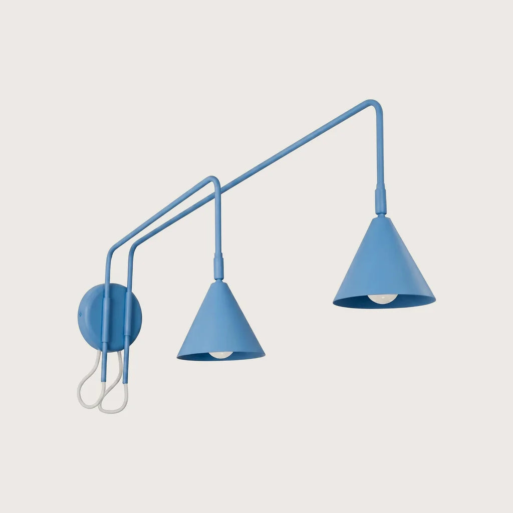 Applique liseuse à long bras et abat-jour conique, coloris bleu clair (2 lumières – avec interrupteur)
