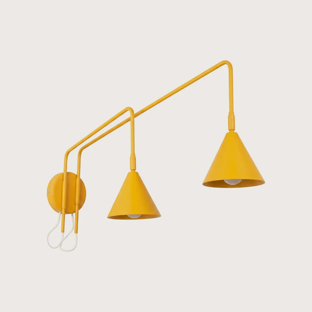 Applique liseuse à long bras et abat-jour conique, coloris jaune (2 lumières – avec interrupteur)