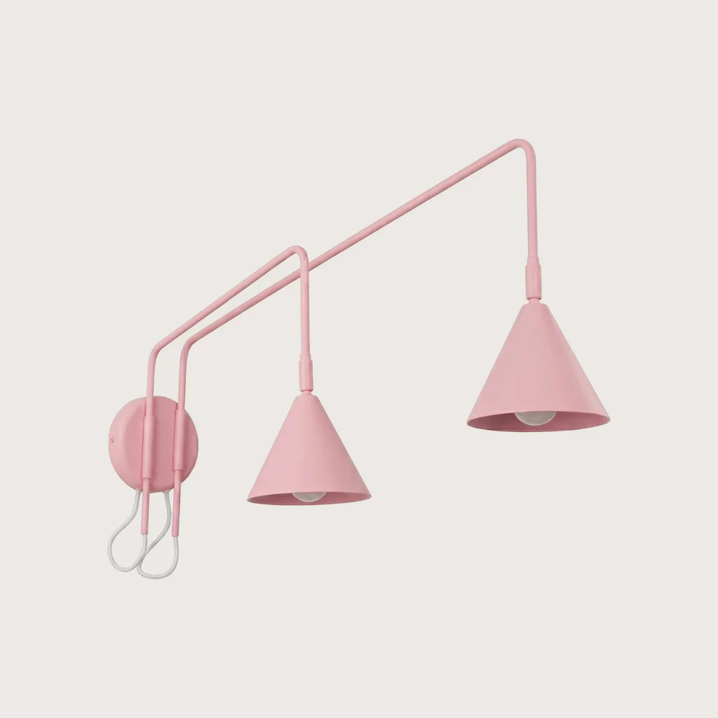 Applique liseuse à long bras et abat-jour conique, coloris rose (2 lumières – avec interrupteur)