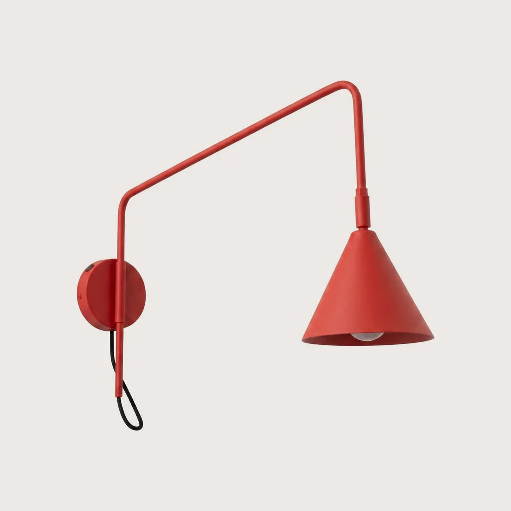 Applique liseuse à long bras et abat-jour conique, coloris rouge (1 lumière – avec interrupteur)