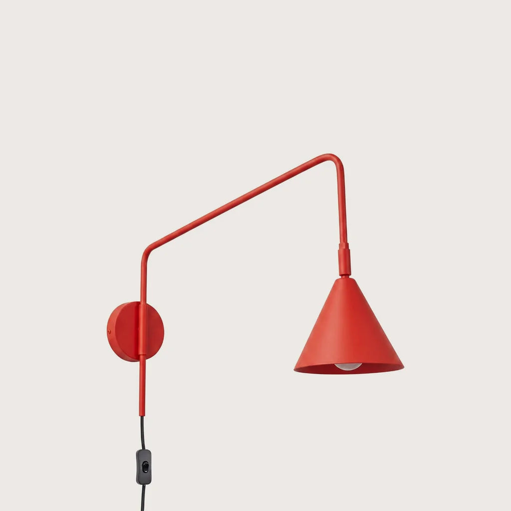 Applique liseuse à long bras et abat-jour conique, coloris rouge (1 lumière – sans interrupteur)
