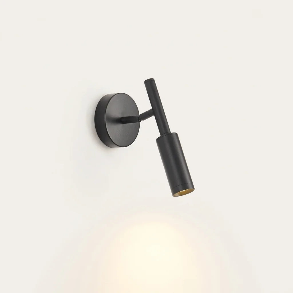 Applique liseuse tube orientable en métal noir mat, allumée