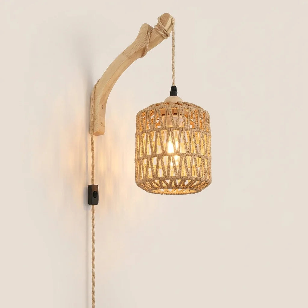 Applique à brancher bras en bois et abat-jour en corde tressée
