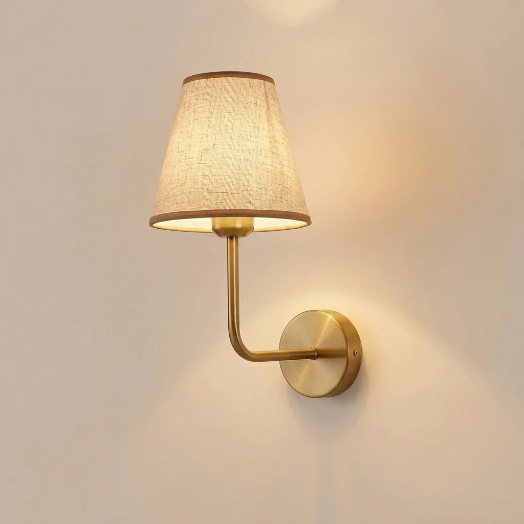 Applique à bras courbé en laiton, abat-jour en lin beige