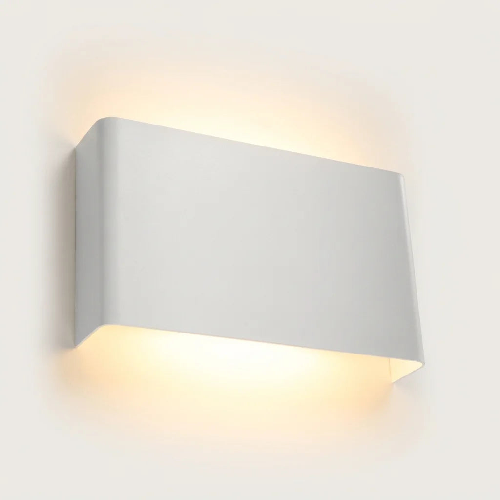 Applique murale acier blanc plié allumée