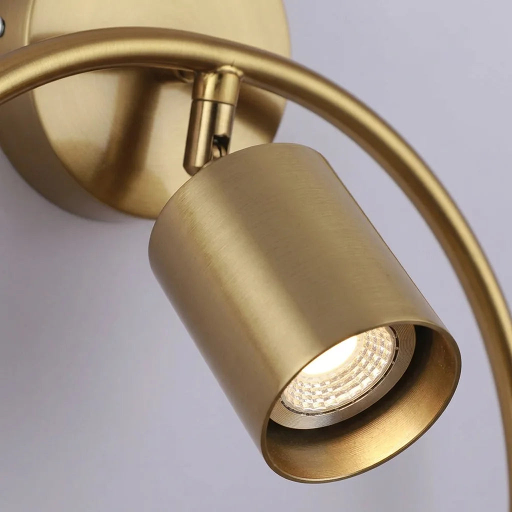 Spot GU10 bronze et rotule de l'applique vus de près