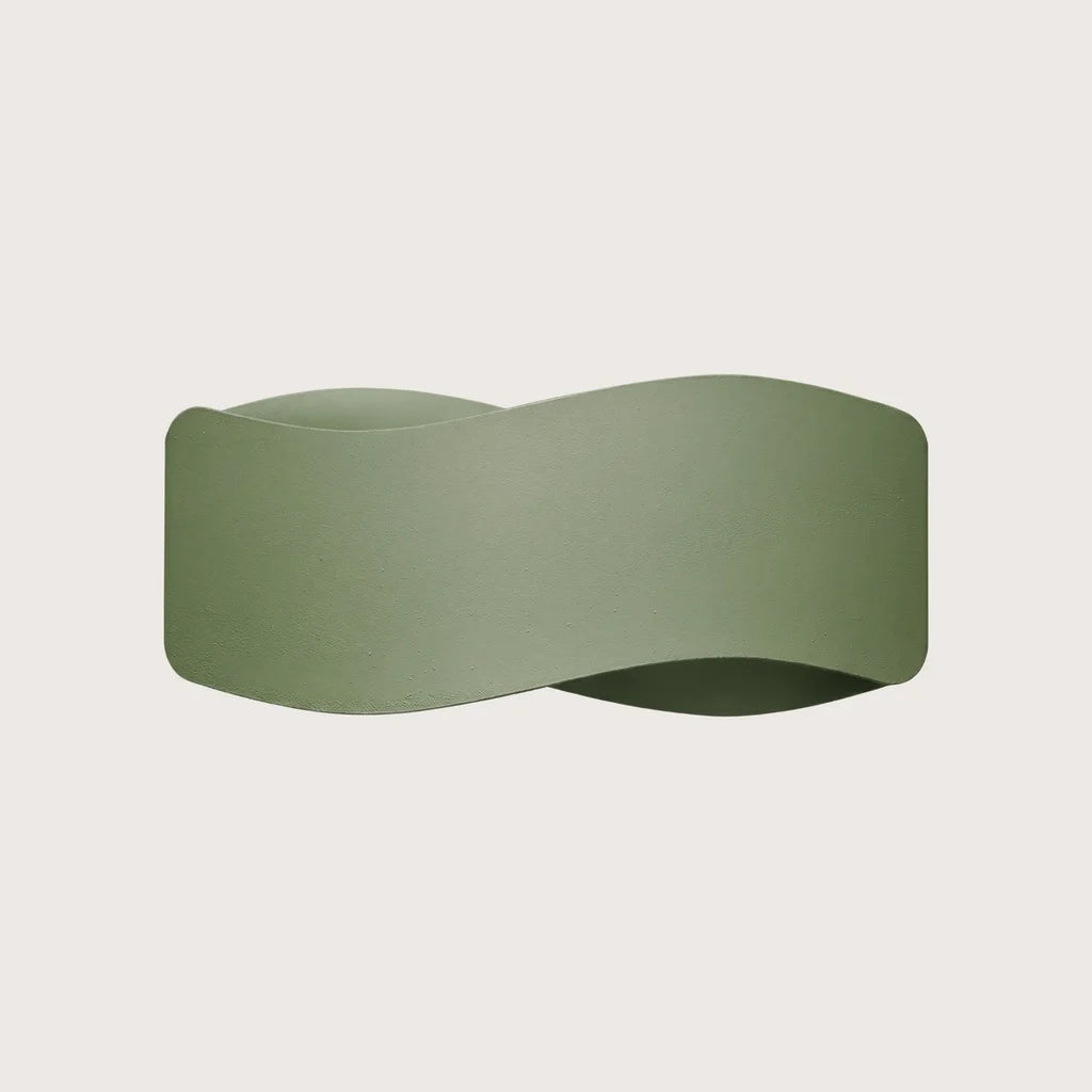 Applique murale bandeau ondulé en acier, coloris vert olive (30 cm)