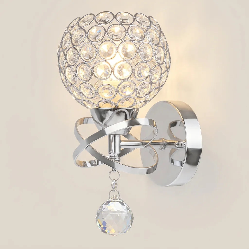 Applique murale boule en cristal finition argent, allumée