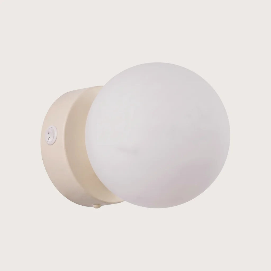 Applique murale boule en verre opalin, coloris beige (Avec interrupteur)
