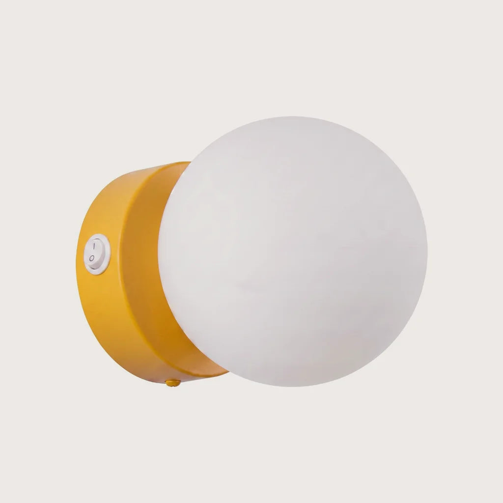 Applique murale boule en verre opalin, coloris jaune (Avec interrupteur)