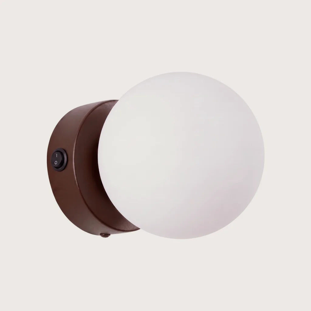 Applique murale boule en verre opalin, coloris marron (Avec interrupteur)