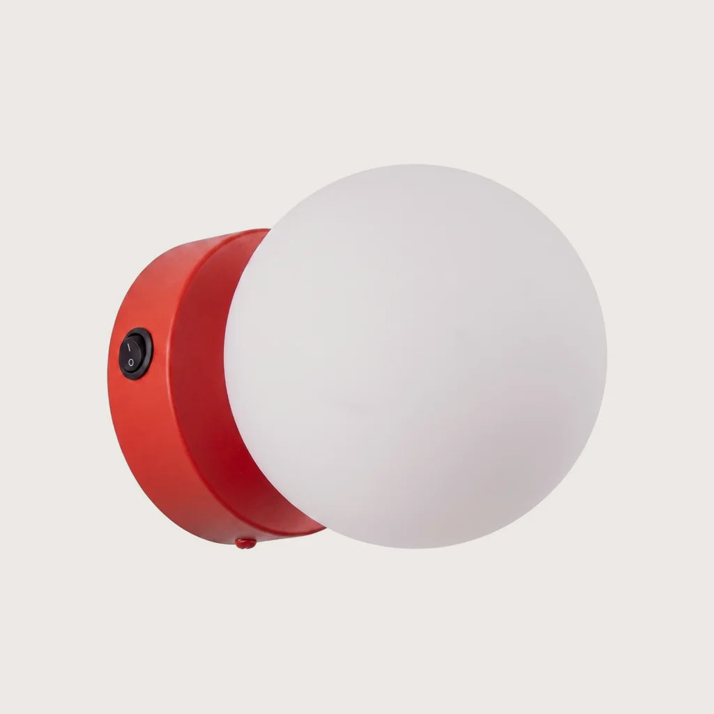 Applique murale boule en verre opalin, coloris rouge (Avec interrupteur)