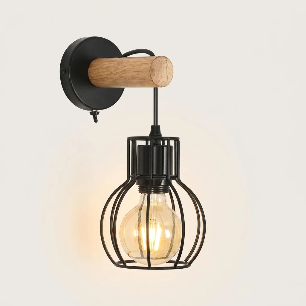Applique murale rétro en bois et cage métal noir, ampoule allumée