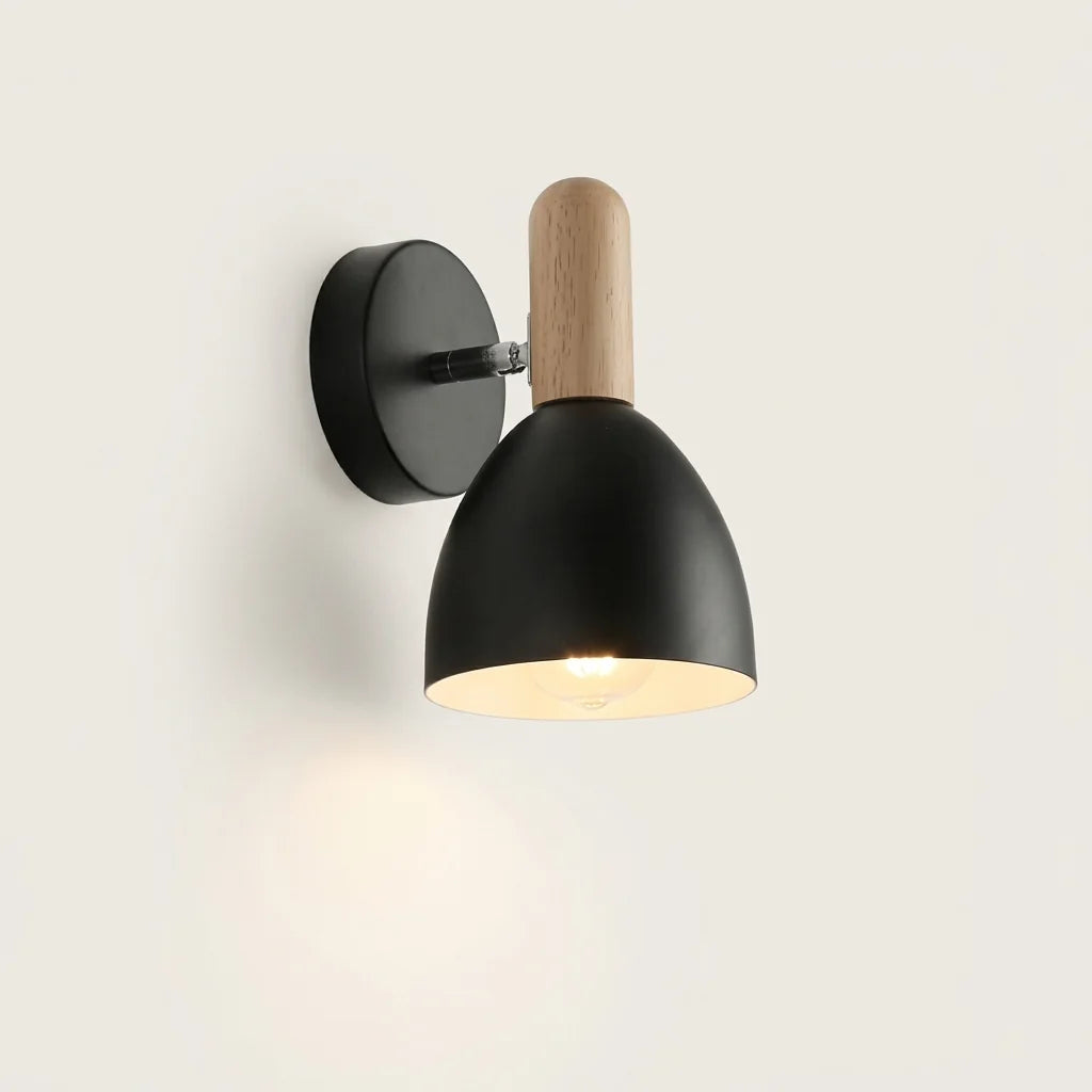 Applique murale cloche noire et bois, orientable, allumée