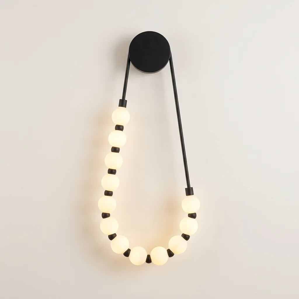 Applique murale collier de perles LED noire, orientation droite, allumée