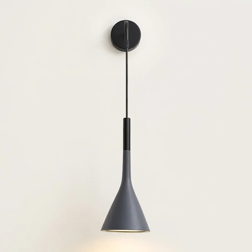 Applique murale suspendue à cône gris en aluminium, allumée