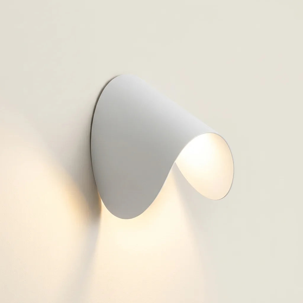 Applique murale cornet LED rotatif blanc, allumée
