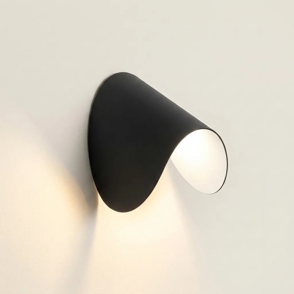 Applique murale cornet LED rotatif noir, allumée