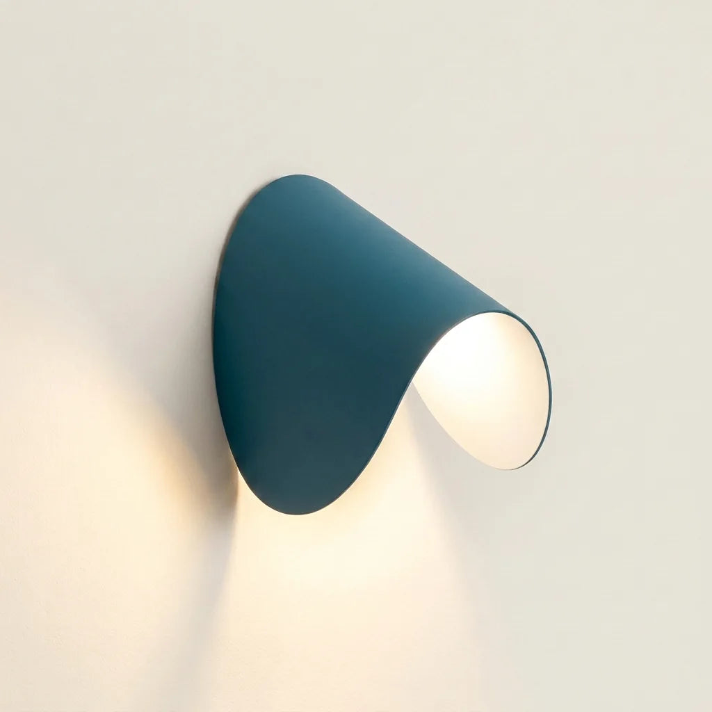 Applique murale cornet LED rotatif bleu pétrole, allumée