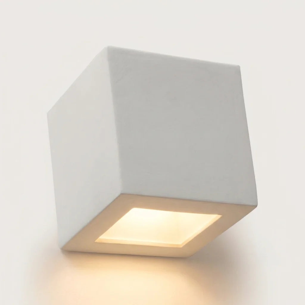 Applique murale cube en céramique blanche allumée
