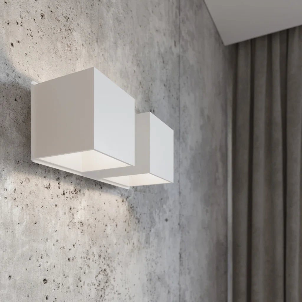 Applique murale cube haut et bas dans un bureau