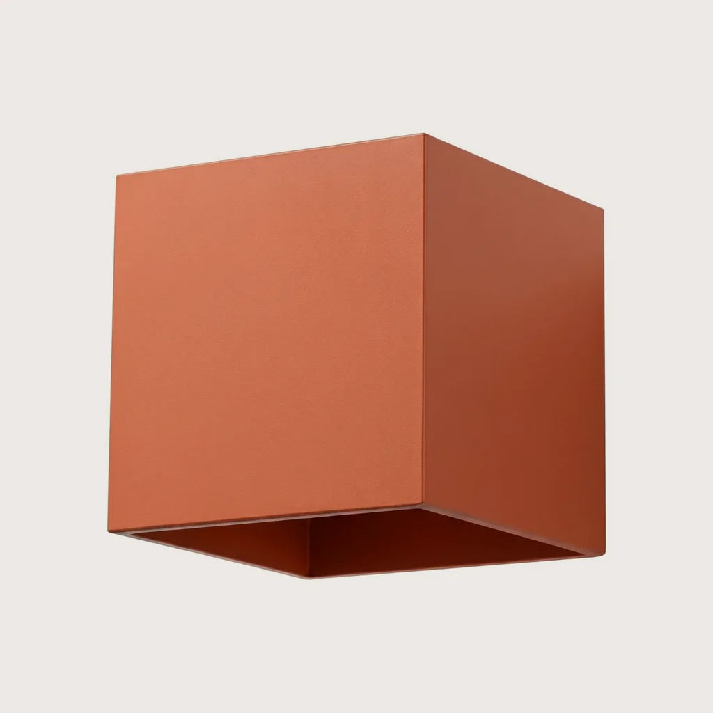 Applique murale cube haut et bas, coloris ocre rouge (1 lumière – aluminium)