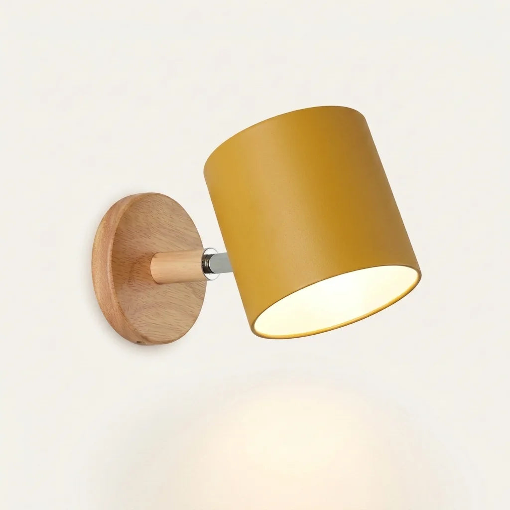 Applique murale socle en bois et abat-jour cylindre jaune moutarde