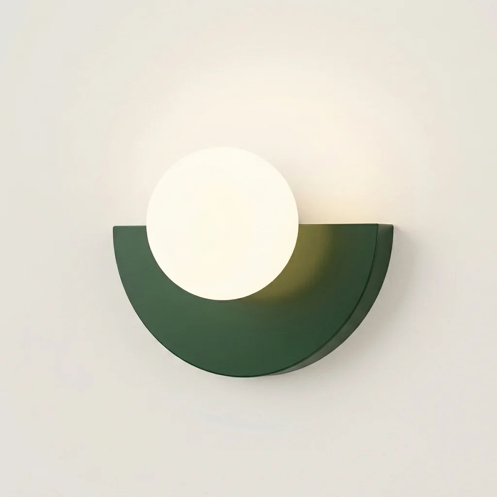 Applique murale demi-lune vert foncé et globe opalin