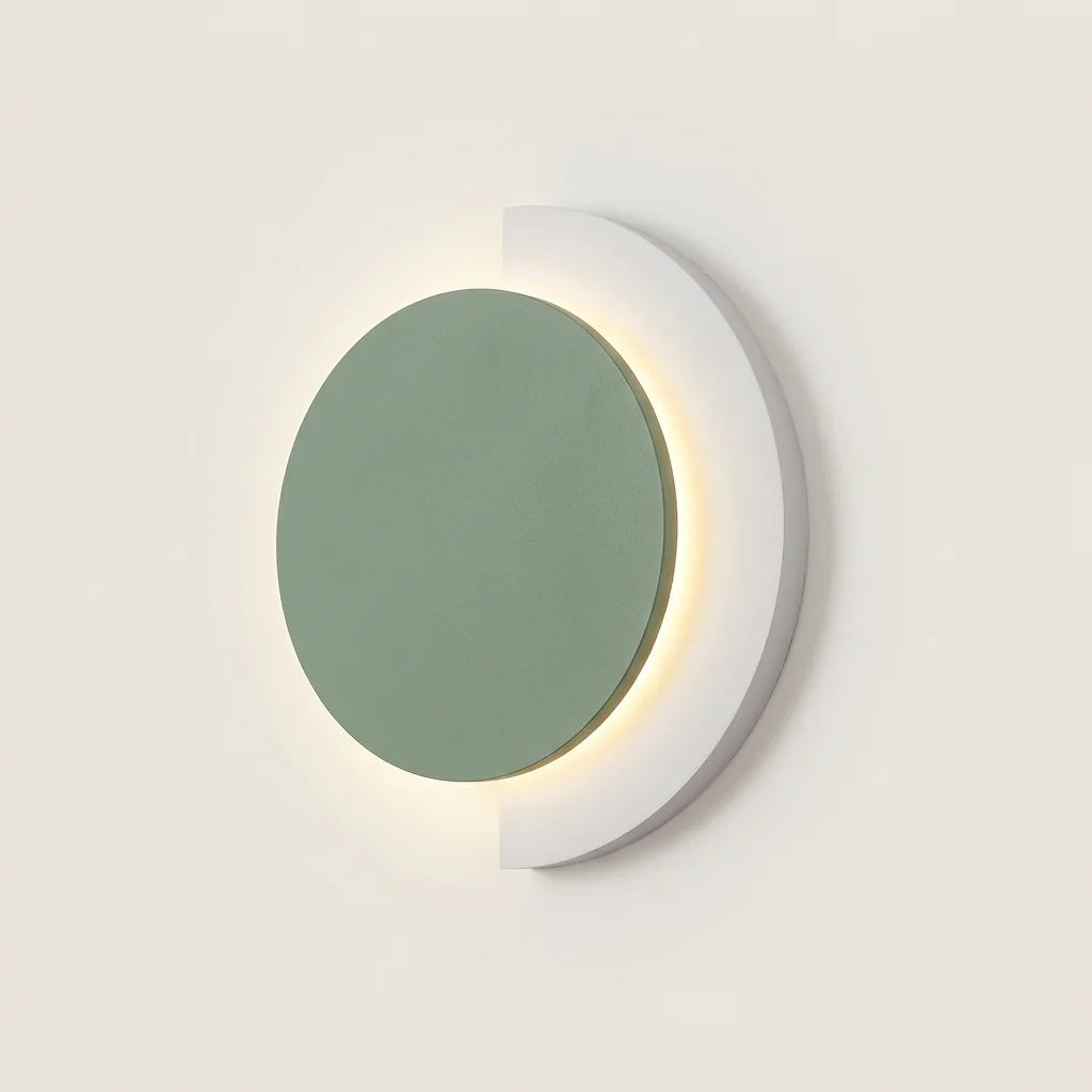 Applique murale LED disque vert sauge sur croissant blanc, allumée