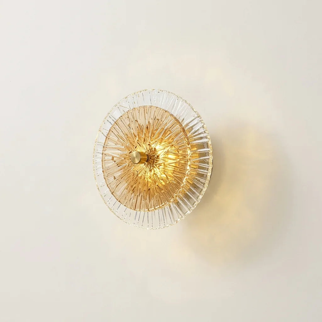 Applique murale ronde en verre strié ambré, allumée