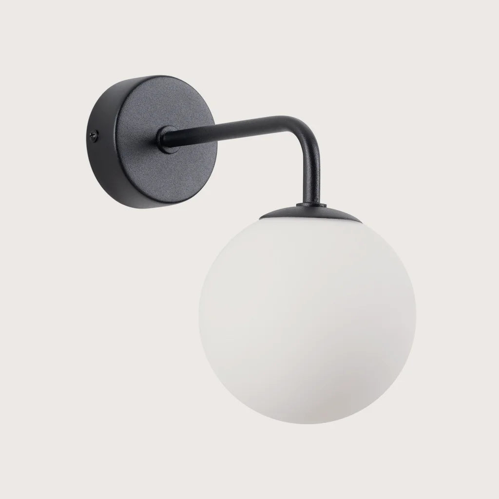 Applique murale globe opalin sur bras coudé, coloris noir et blanc