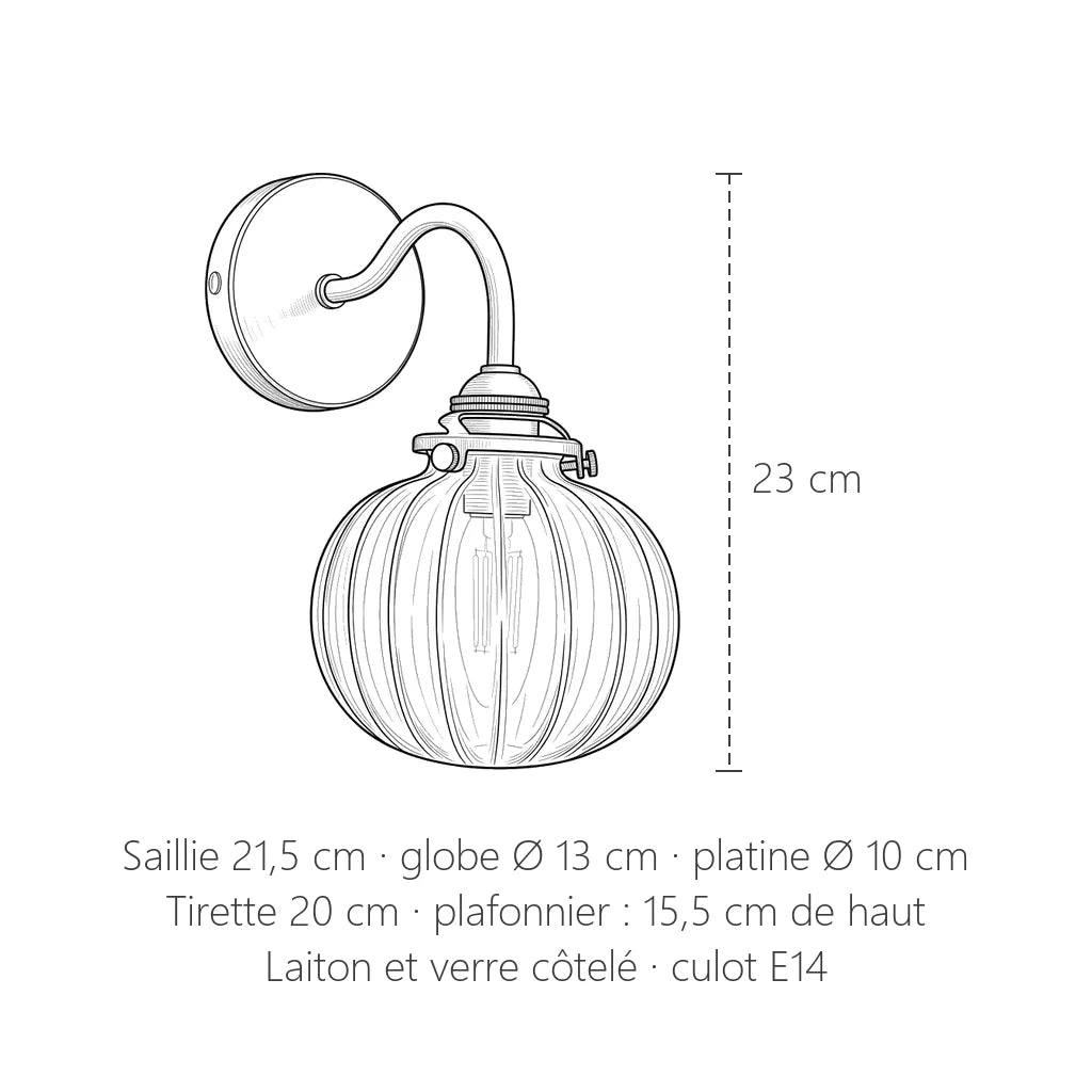 Dimensions de l'applique en laiton et verre : 23 cm de haut, globe Ø 13 cm