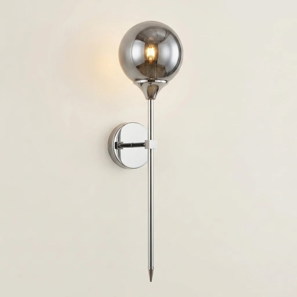 Applique murale chromée à tige et globe en verre fumé miroir