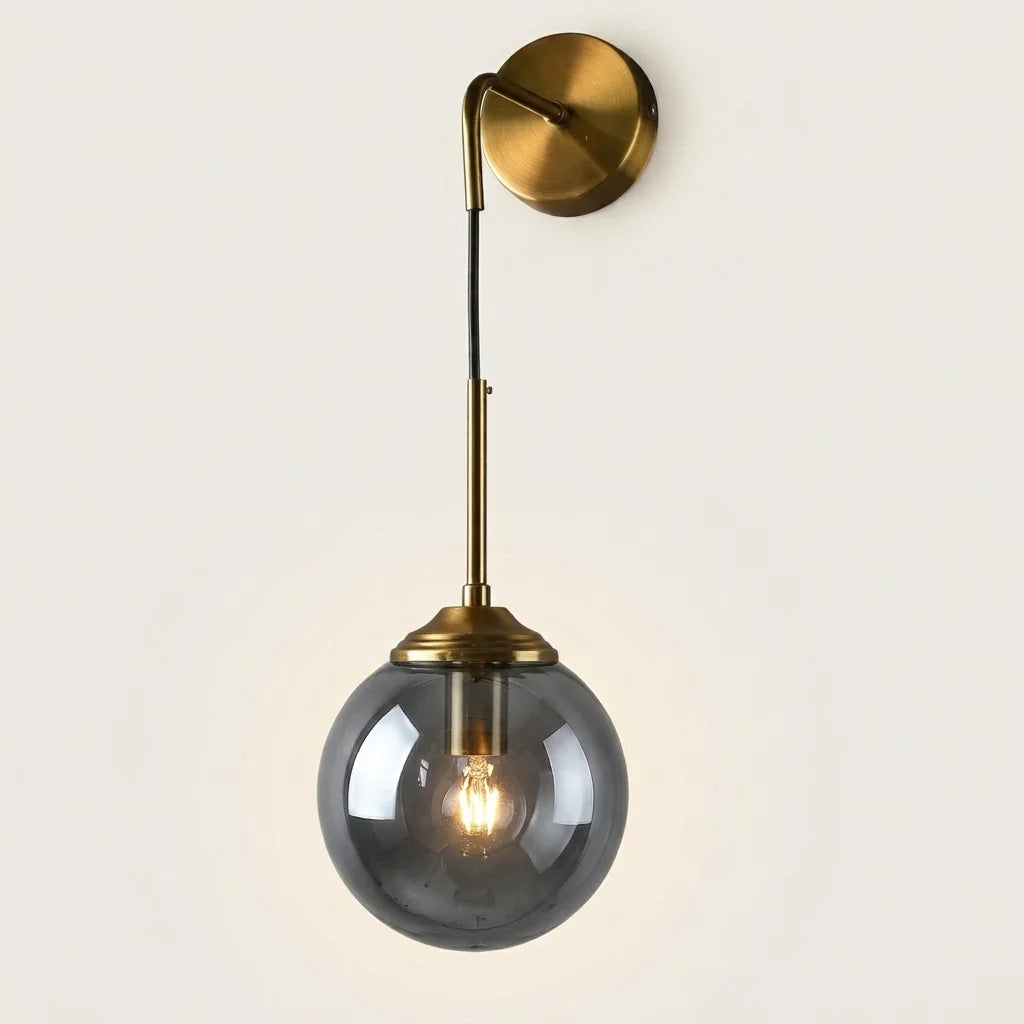 Applique murale suspendue dorée et globe en verre fumé