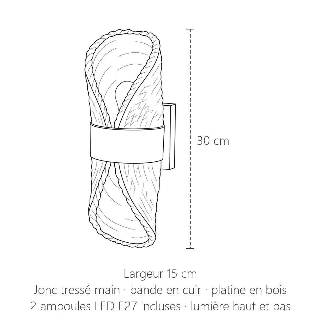 Dimensions de l'applique en jonc tressé : 30 cm de haut, 15 cm de large