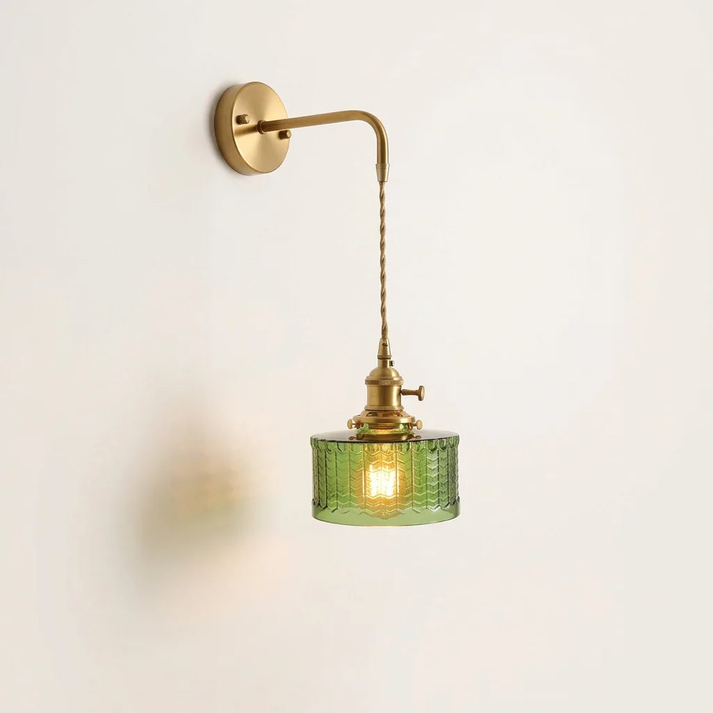 Applique murale vintage en laiton, petit abat-jour en verre vert