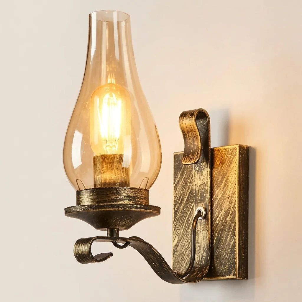 Applique murale lampe tempête finition bronze, allumée