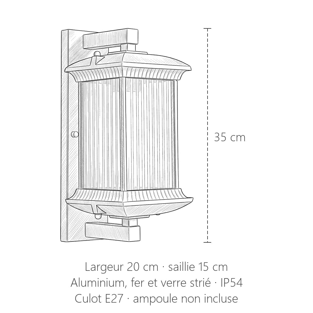 Dimensions de la lanterne extérieure : 35 cm de haut, 20 cm de large, 15 cm de saillie