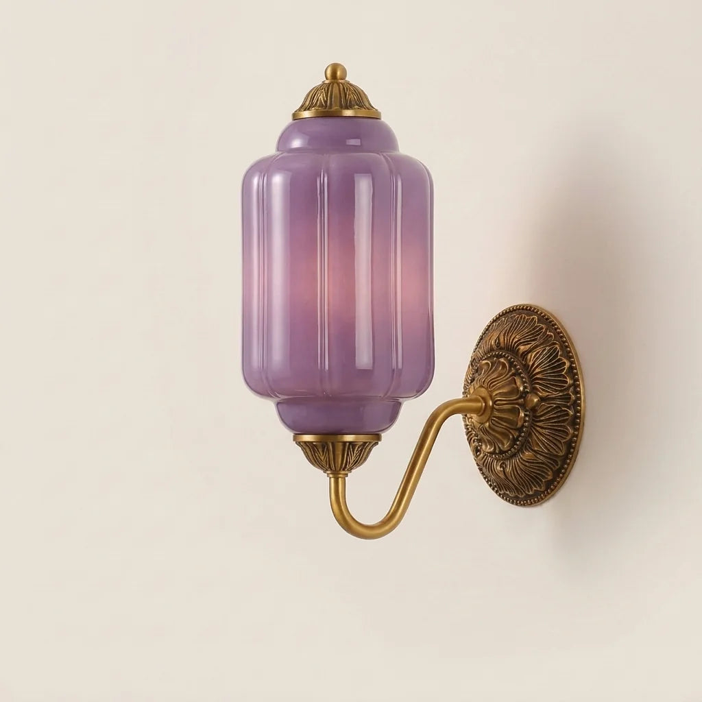 Applique lanterne en verre opalin violet et laiton, modèle B