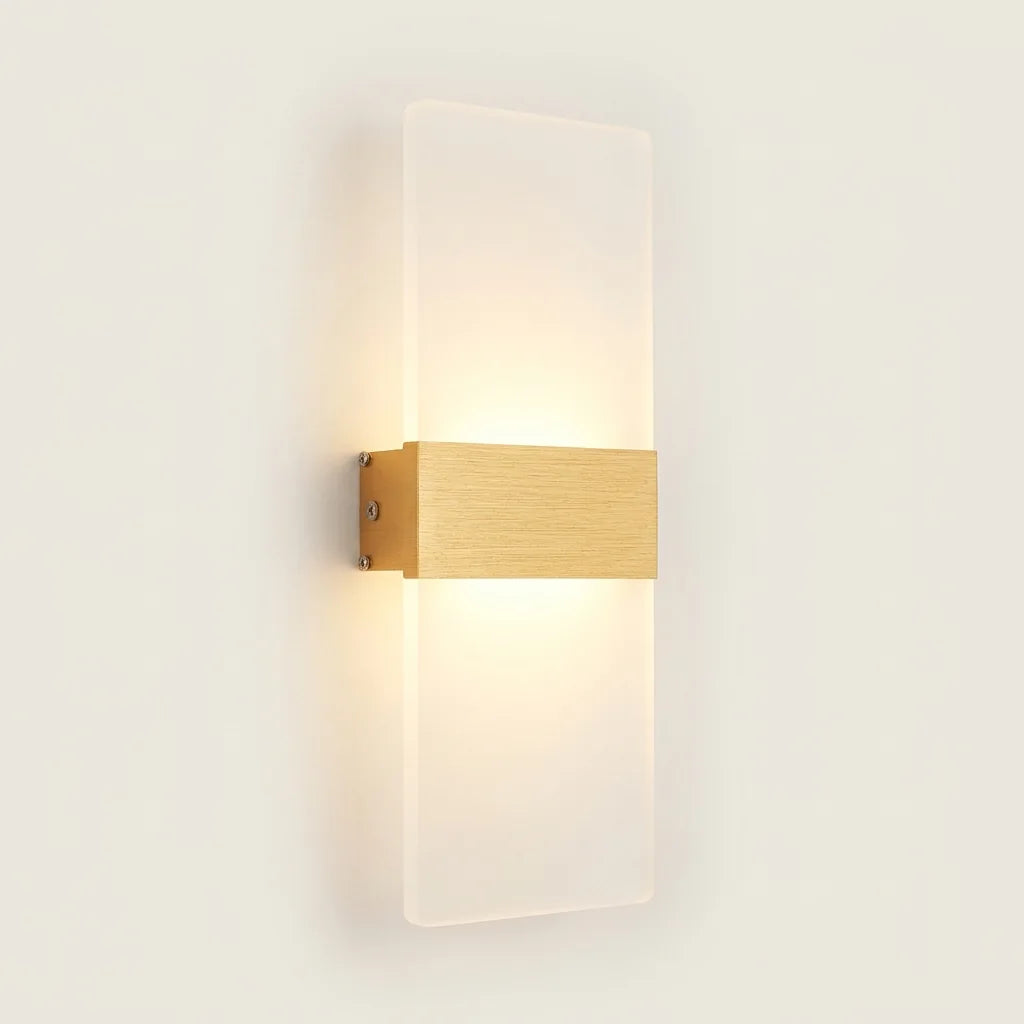 Applique murale LED acrylique et bandeau doré, allumée
