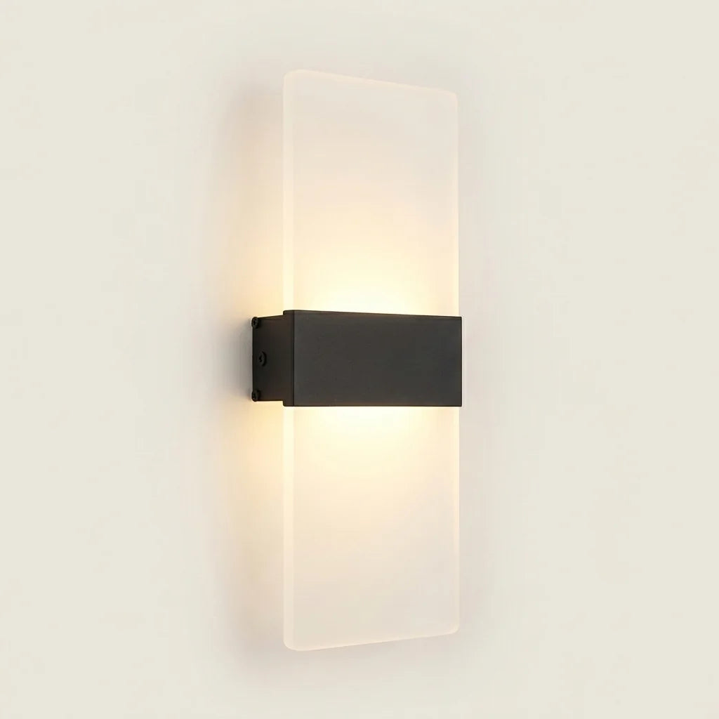 Applique murale LED acrylique et bandeau noir, allumée