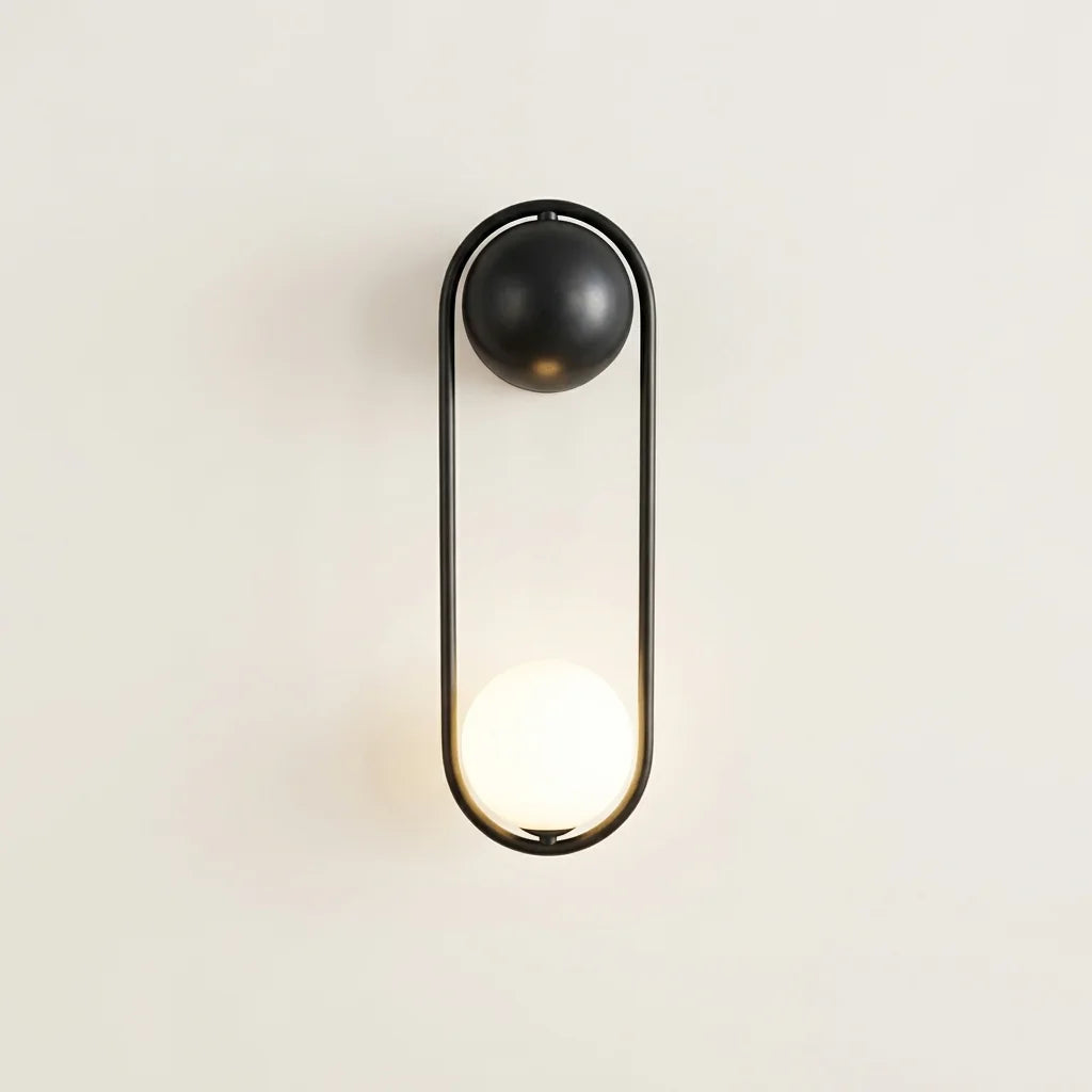 Applique murale anneau noir et globe en verre opale, style B