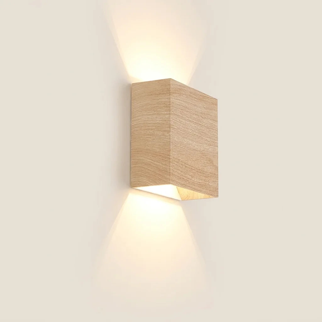 Applique murale LED haut et bas effet chêne clair, modèle A, allumée