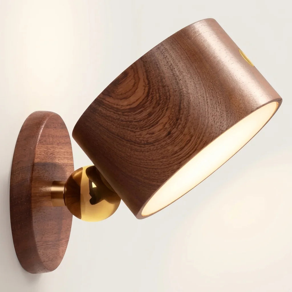Applique murale LED rechargeable en bois de sapelli, allumée