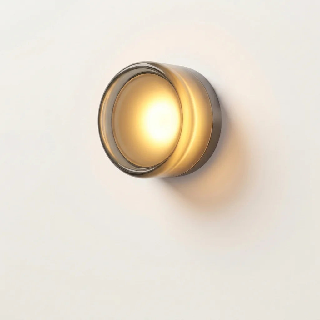 Applique murale LED ronde en verre gris fumé lisse, allumée
